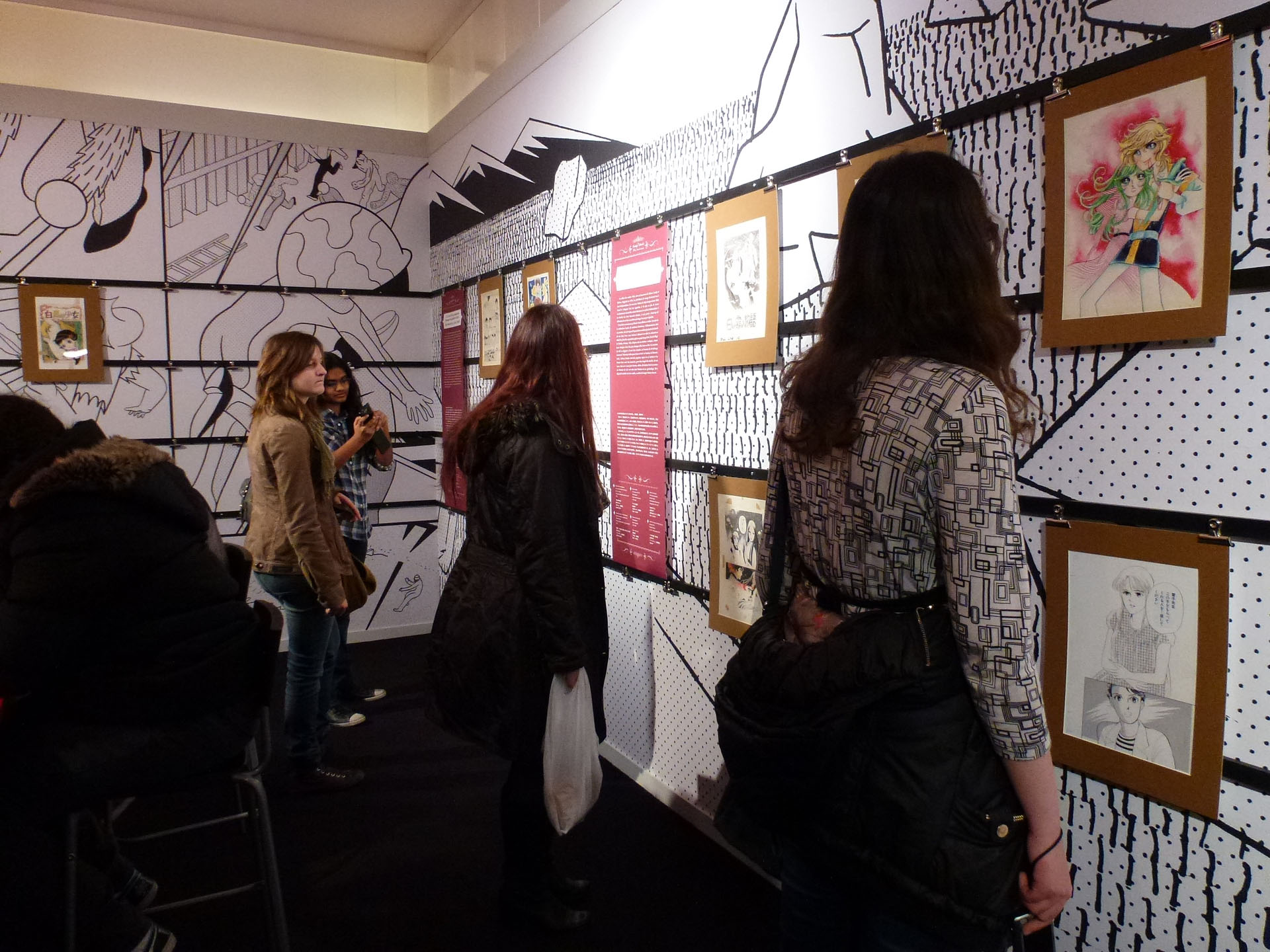 フランス・ポンピドゥー・センターで開催された「L’univers des mangas pour adolescentes」展（2012年）では、14名の少女マンガ家の原画ダッシュを出展/-/写真提供：京都国際マンガミュージアム
