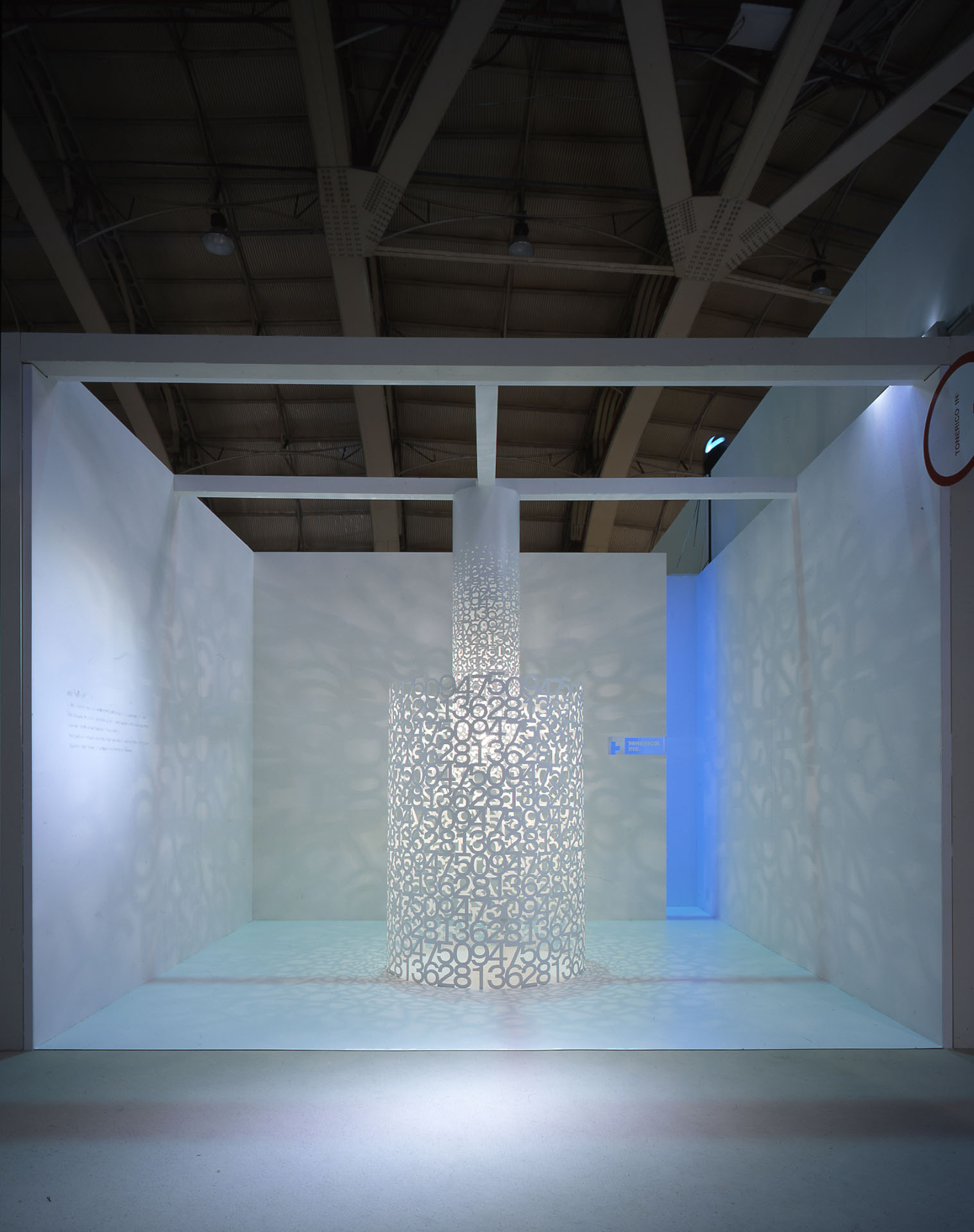 立ち上げから3年目の2005年にミラノサローネサテリテに出展した『MEMENTO / Milano SaloneSatellite』で、デザインリポートアワード最優秀賞を受賞Photos by Nacása & Partners Inc.